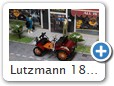 Lutzmann 1899 - 1902 Daten

Mit dem Lutzmann brachte Opel ein kleines aber feines Stadtcoupé heraus. Der Lutzmann hatte einen 1 Zylinder - Motor mit 1545 ccm Hubraum und 3,5 PS bei 650 U/min. 20 km/h war der Spitzenwert. Er wurde 65 mal verkauft zu einem Preis ab 2.650 Mark = DM = 1.360 Euro. Eine zweite Version hieß "System Duc" und war für 3-4 Personen.