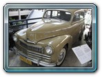 Moskwitsch 400/401 Daten:
Bild zeigt eine Studie von 1949.
Daten:
Mitte 1946 wurden die Fertigungsanlagen des Opel Kadett I (Modell 1938) als Reparationsleistung von Rüsselsheim nach Moskau gebracht. Zuvor gab es bereits Versuche, den Kadett zu kopieren. Das Moskauer Unternehmen MZMA wurde nun beauftragt, auf der Basis des Kadett ein Automobil zu bauen, das auf dem sowjetischen und internationalen Markt angeboten werden konnte. Im Jahr 1947 liefen die ersten Exemplare des Moskwitsch-400 vom Band. Der Export begann erst 1950 mit der Lieferung des Modells 400 nach Finnland.