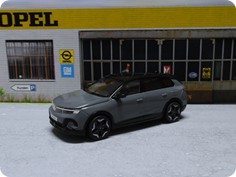 Grandland B in grau von Norev